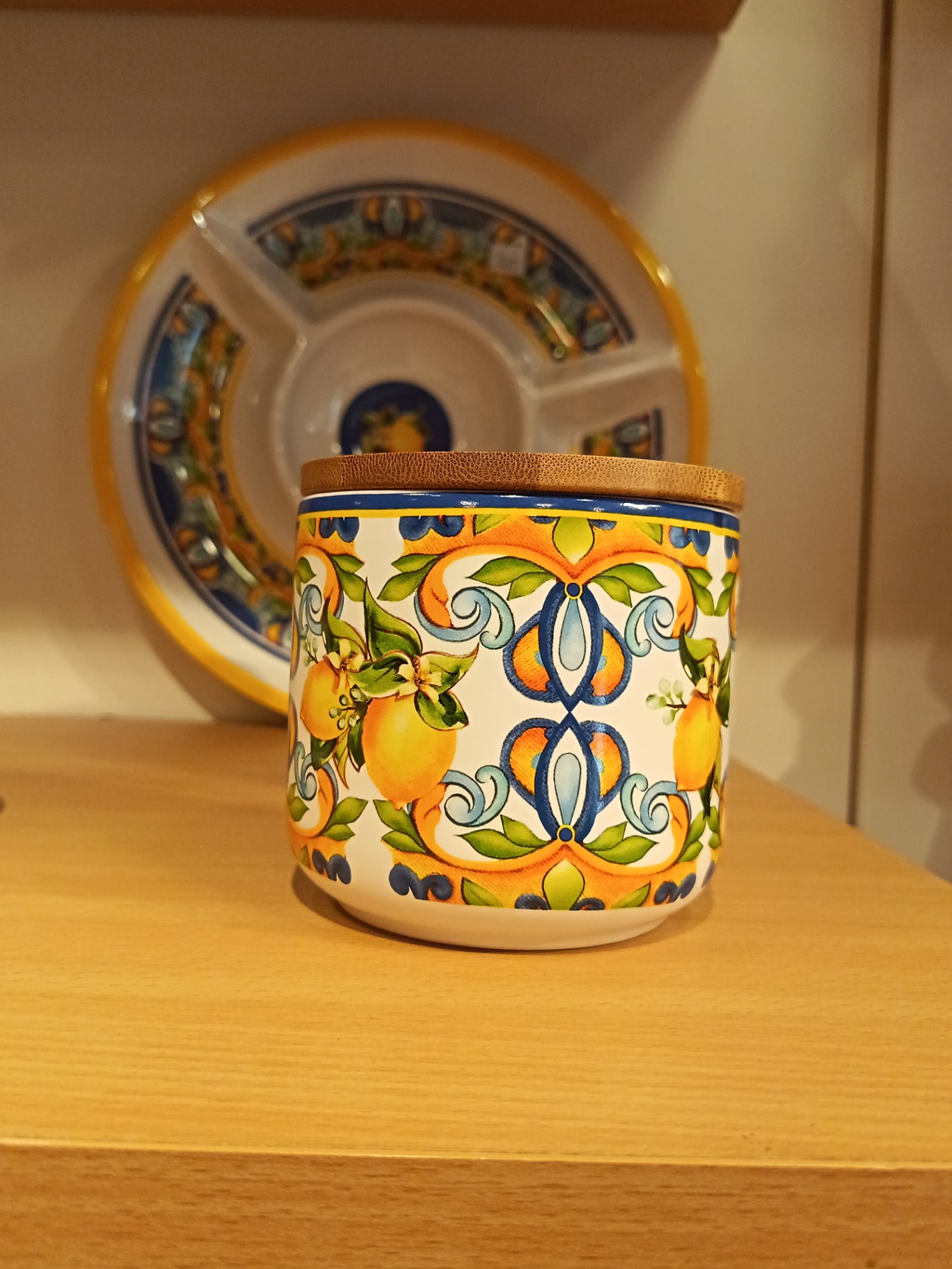 Barattolo decorato con limoni
